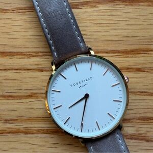 Classic Silver Leather Strap Watch